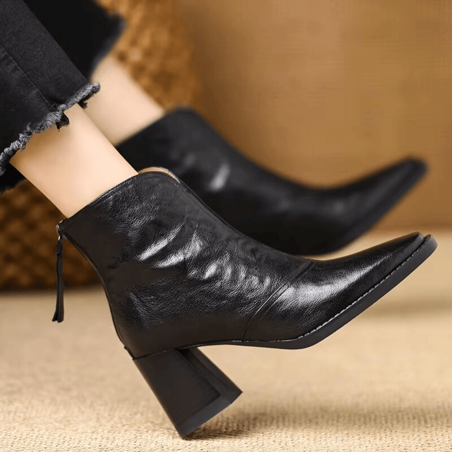 Cornelia | Eleganta läderankelboots med klack