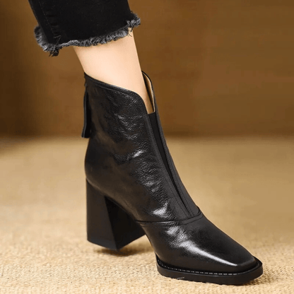Cornelia | Eleganta läderankelboots med klack